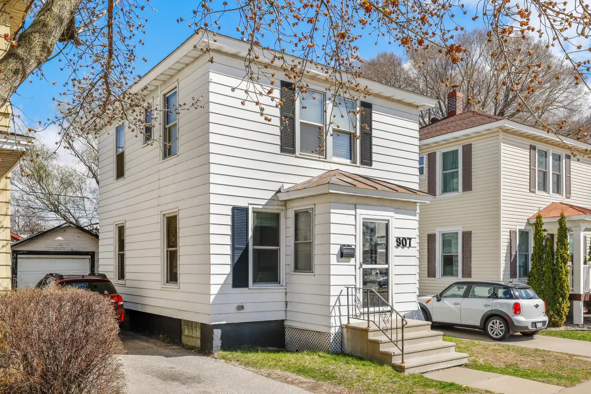 907 Green Bay St, La Crosse, WI 54601 - #1