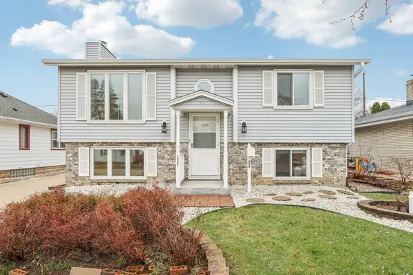 1925 E Van Beck Ave, Saint Francis, WI 53235