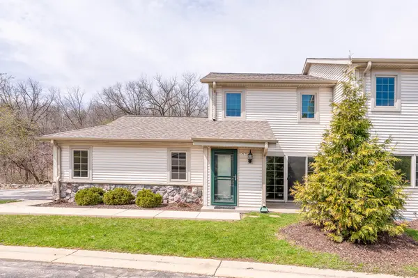 2255 Circle Rdg, Delafield, WI 53018