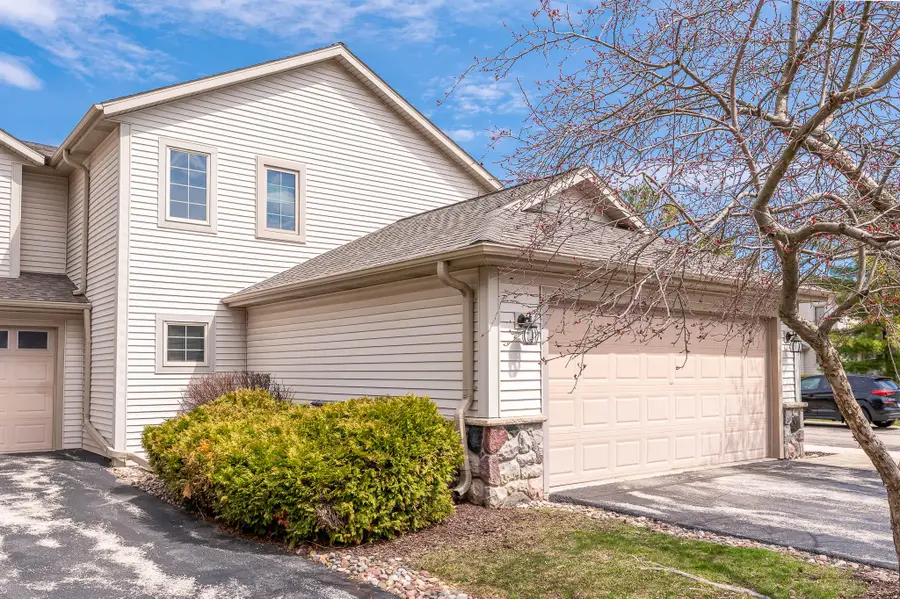 2255 Circle Rdg, Delafield, WI 53018 - #2