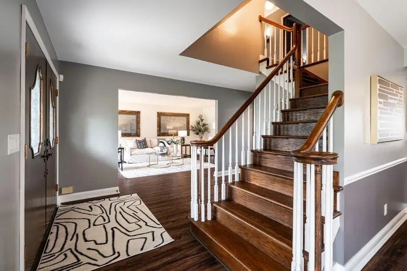 2000 W Woodbury Ln, Glendale, WI 53209 - #2