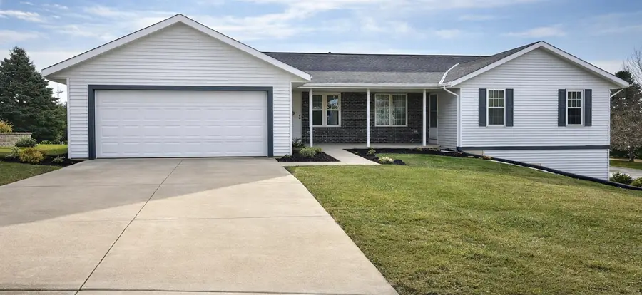 622 Lous Way, Slinger, WI 53086 - #2