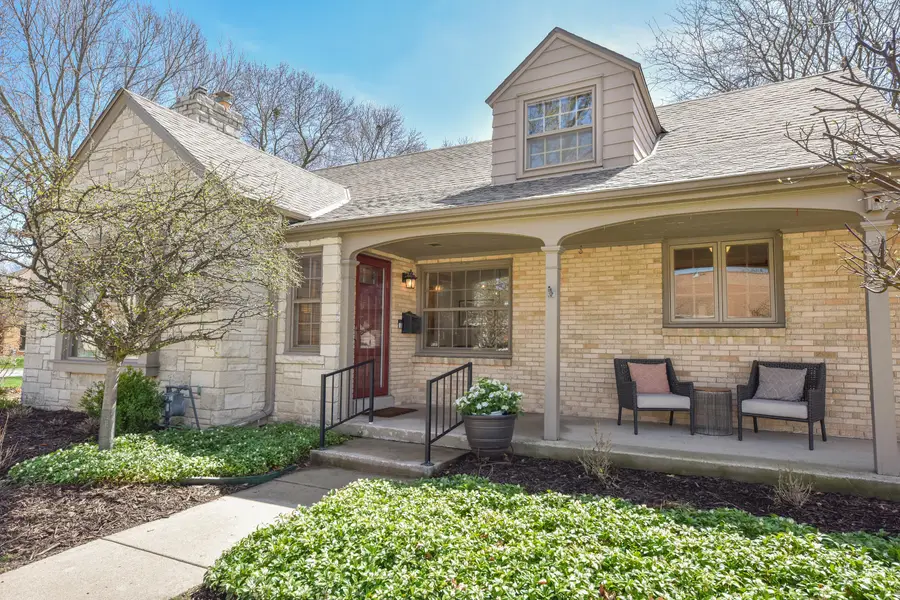 8501 W Clarke St, Wauwatosa, WI 53226 - #2