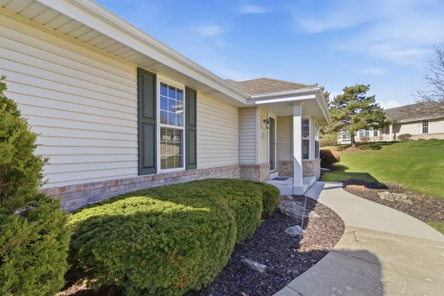 N96W14211 Knollcrest Cir, Germantown, WI 53022 - #2