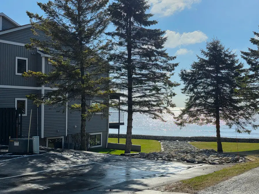 150 Summit Beach Dr, Algoma, WI 54201 - #2