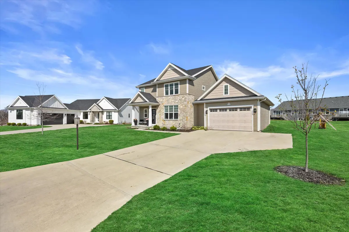 N62W21744 Masters Dr, Menomonee Falls, WI 53051 - #1