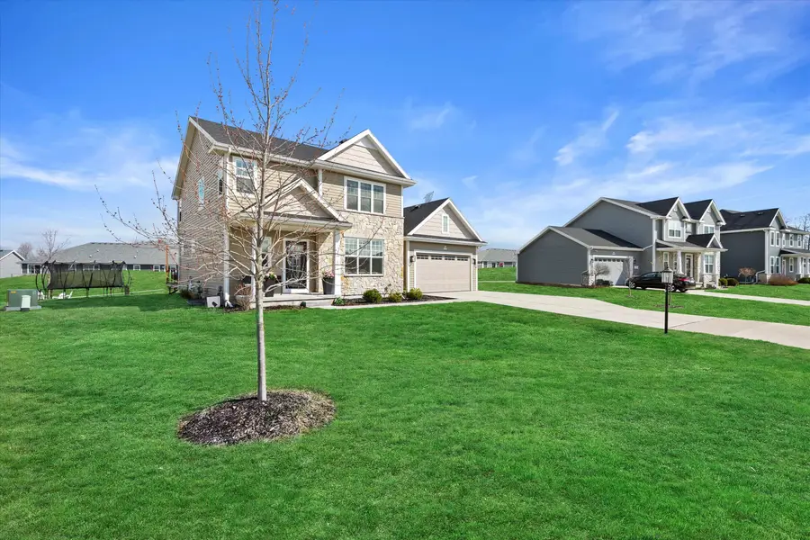 N62W21744 Masters Dr, Menomonee Falls, WI 53051 - #2
