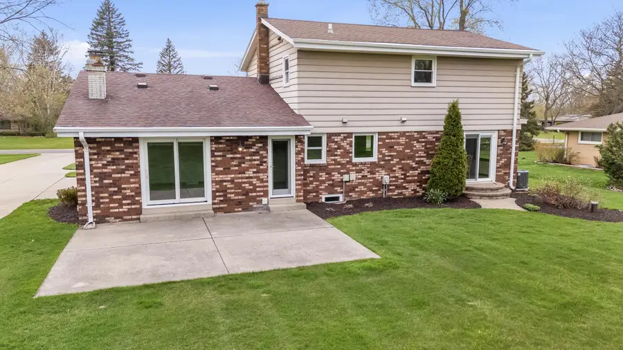 W153N9830 Neptune Dr, Germantown, WI 53022 - #2
