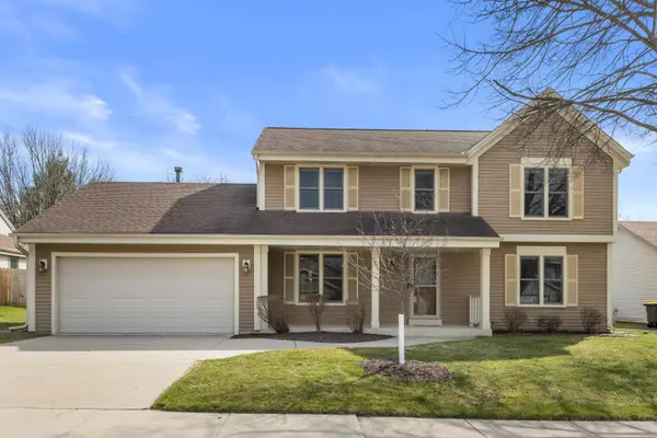 1905 Cliff Alex Ct N, Waukesha, WI 53189