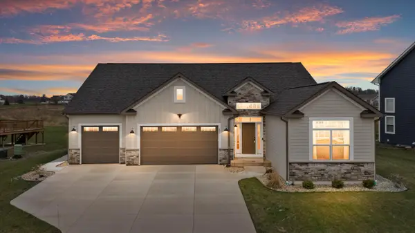 8971 Creekside Cir, Pleasant Prairie, WI 53158