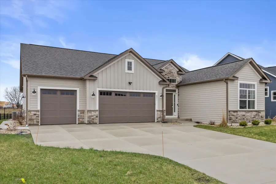 8971 Creekside Cir, Pleasant Prairie, WI 53158 - #2