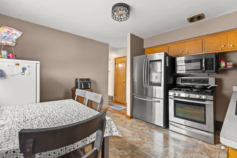 6239 S Kirkwood Ave, Cudahy, WI 53110 - #3