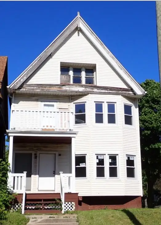 2039 N 39th St, Milwaukee, WI 53208