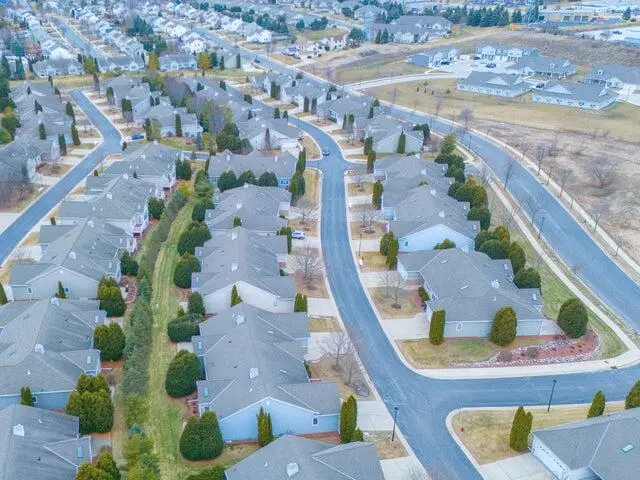 2436 Caribou Ln, Grafton, WI 53024 - #2