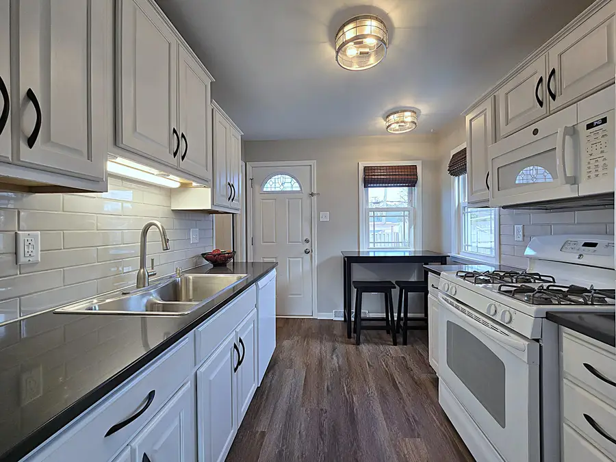 3528 N 92nd St, Milwaukee, WI 53222 - #2