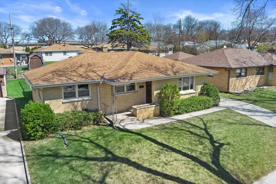 9714 W Arthur Ave, West Allis, WI 53227 - #2