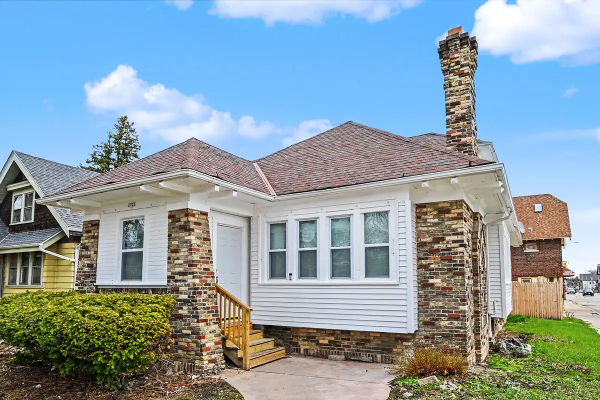 2702 N 38th St, Milwaukee, WI 53210 - #1