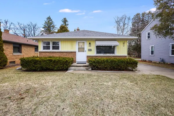 1522 Menasha Ave, Manitowoc, WI 54220