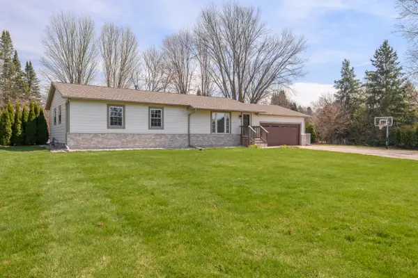 W284N6506 Hawthorne Rd, Merton, WI 53029