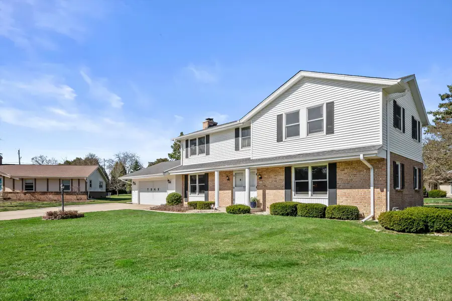 7245 N Wayside Ct, Glendale, WI 53209 - #2