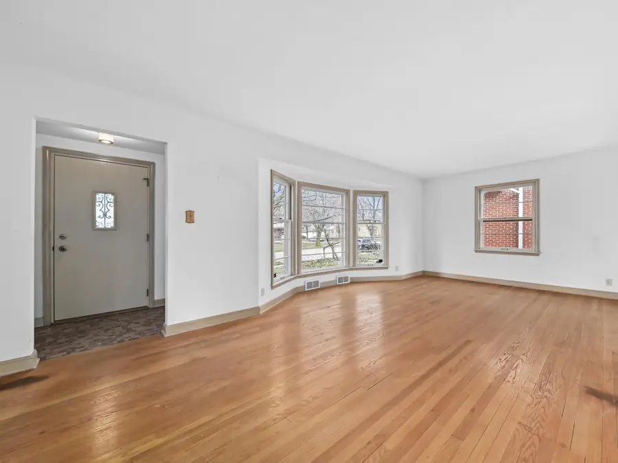 4332 N Sheffield Ave, Shorewood, WI 53211 - #3