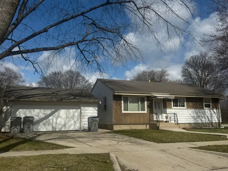 8200 W Glen Ave, Milwaukee, WI 53218 - #3