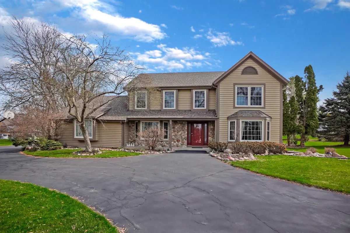 2320 Buckingham Pl, Brookfield, WI 53045 - #1