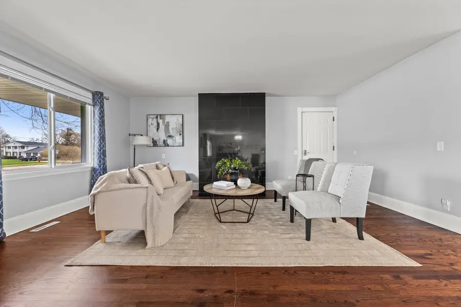 9241 N Port Washington Rd, Bayside, WI 53217 - #3