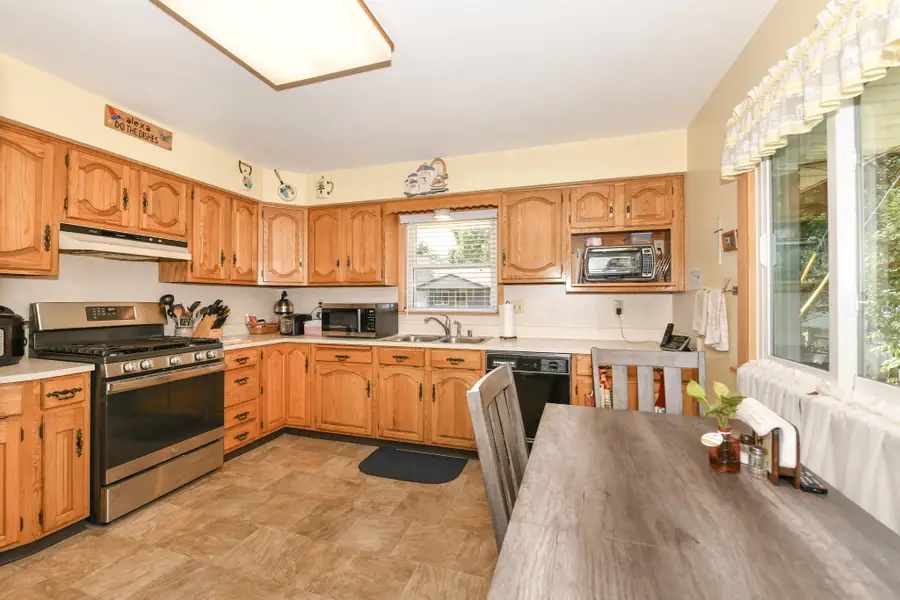 234 Millwood Ln, Waukesha, WI 53188 - #2