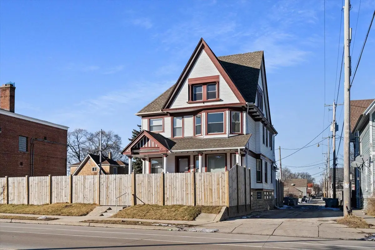 124 W North Ave, Milwaukee, WI 53212 - #1