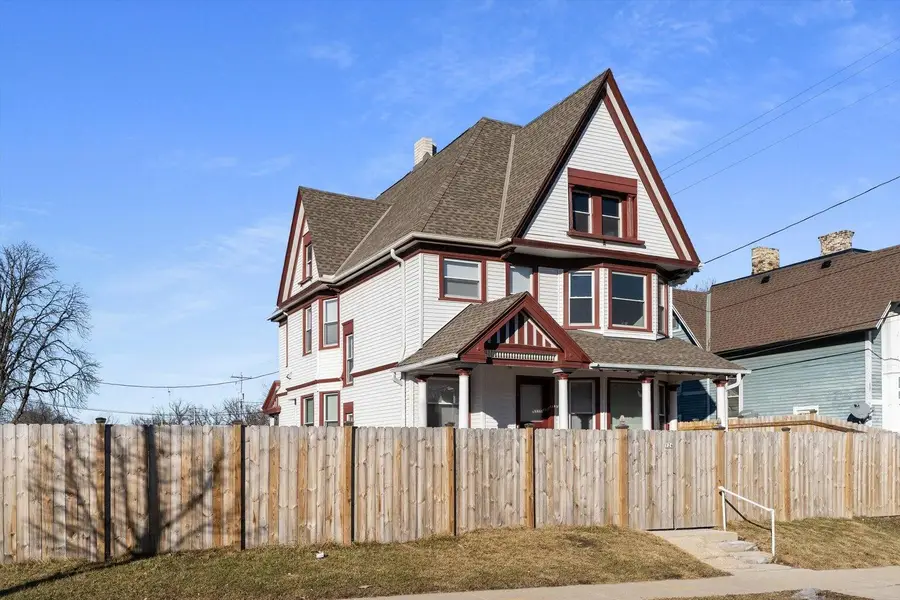 124 W North Ave, Milwaukee, WI 53212 - #2