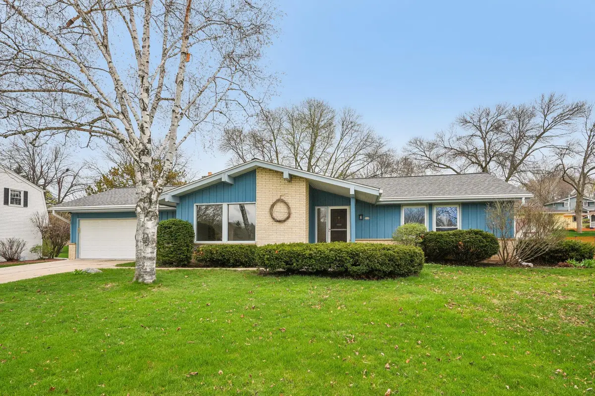 313 S University Dr, Waukesha, WI 53188 - #1