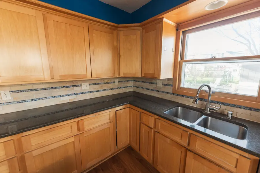 6922 W Wisconsin Ave, Wauwatosa, WI 53213 - #2