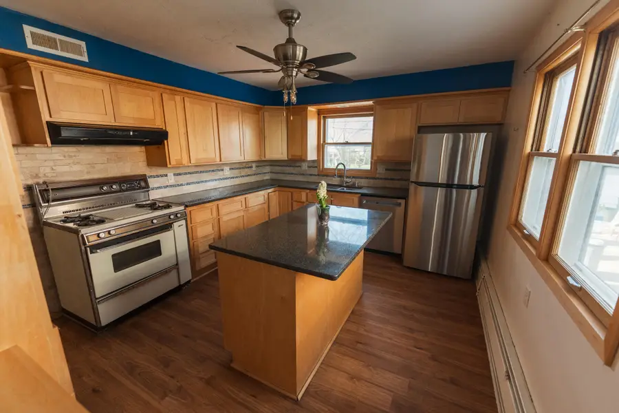 6922 W Wisconsin Ave, Wauwatosa, WI 53213 - #3