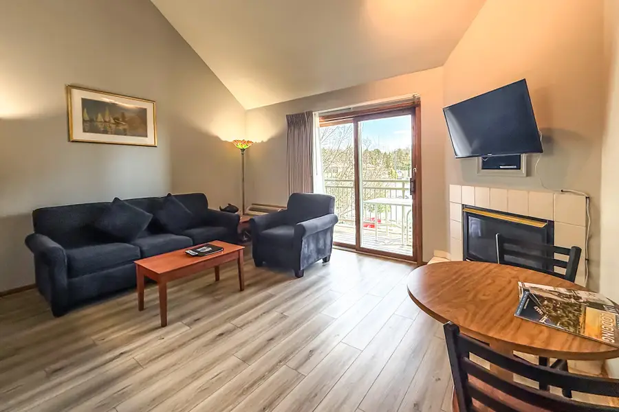 111 Center St, Lake Geneva, WI 53147 - #3