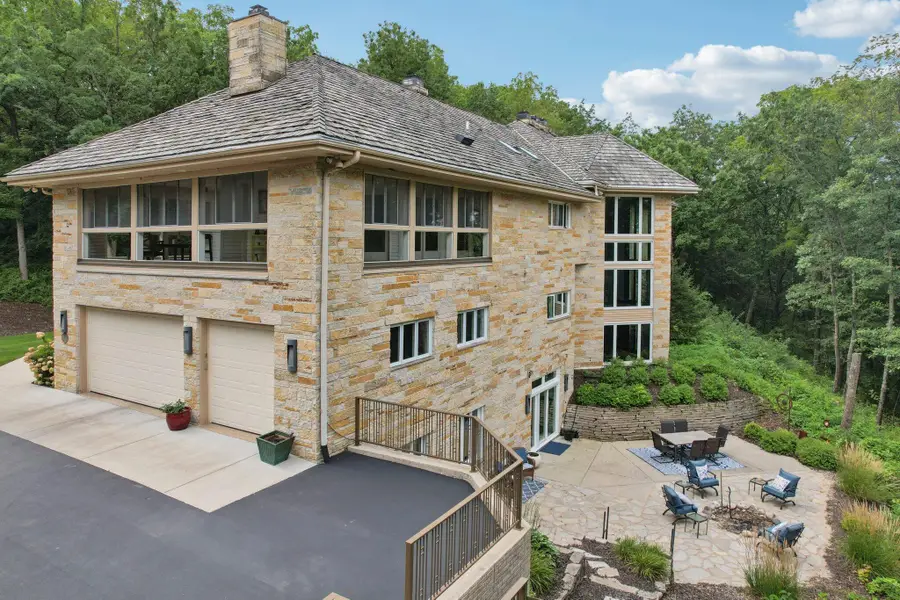 N1W31286 Hickory Hollow Ct, Delafield, WI 53018 - #3