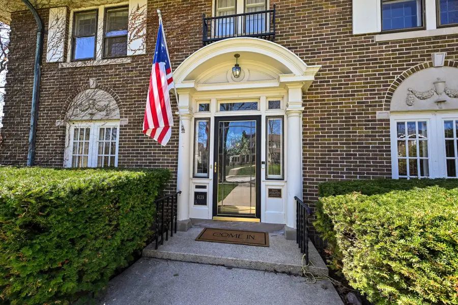 6139 Washington Cir, Wauwatosa, WI 53213 - #2