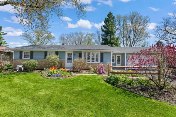 1131 Lily Rd, Oconomowoc, WI 53066