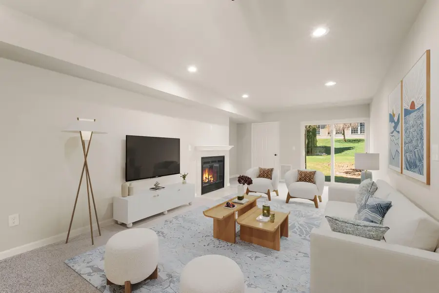 863 W Puetz Rd, Oak Creek, WI 53154 - #3