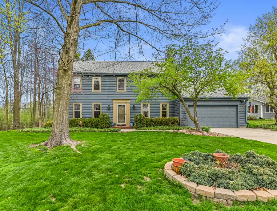 406 Crescent Ln, Thiensville, WI 53092 - #2