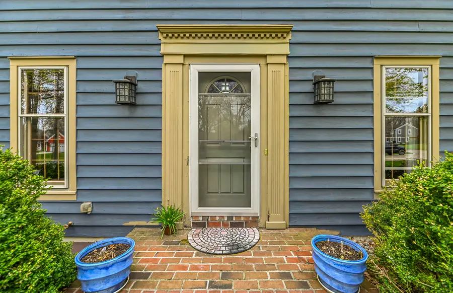 406 Crescent Ln, Thiensville, WI 53092 - #3