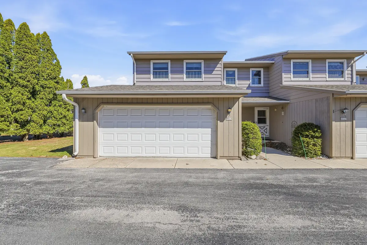 3517 Willow Cir, Sheboygan, WI 53083 - #1