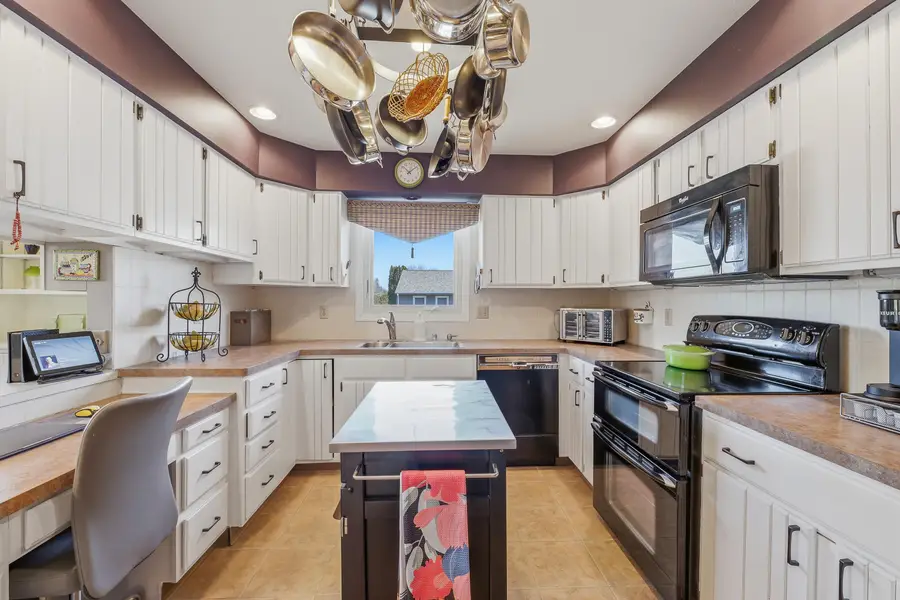 3517 Willow Cir, Sheboygan, WI 53083 - #2