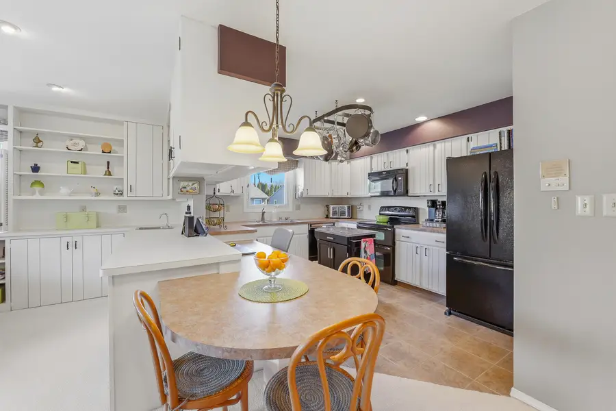 3517 Willow Cir, Sheboygan, WI 53083 - #3