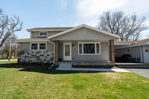 N27W27017 Woodland Dr, Pewaukee, WI 53072