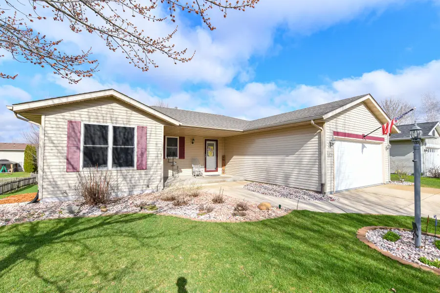 2456 Emslie Dr, Waukesha, WI 53188 - #2