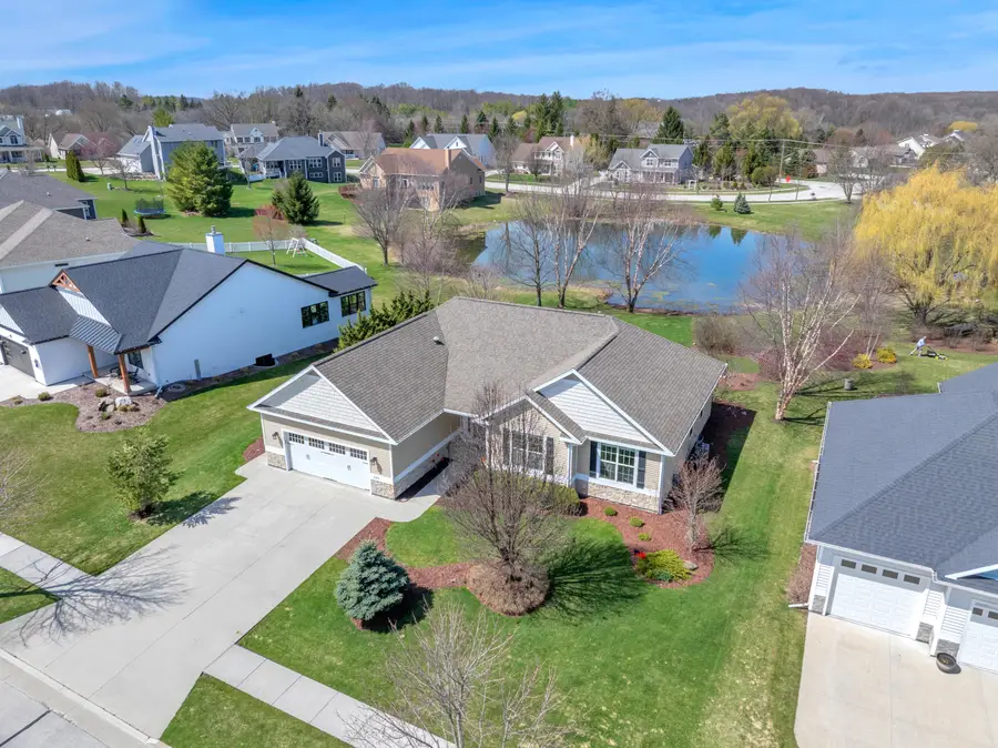 522 Cloverdale Ln, Plymouth, WI 53073 - #2