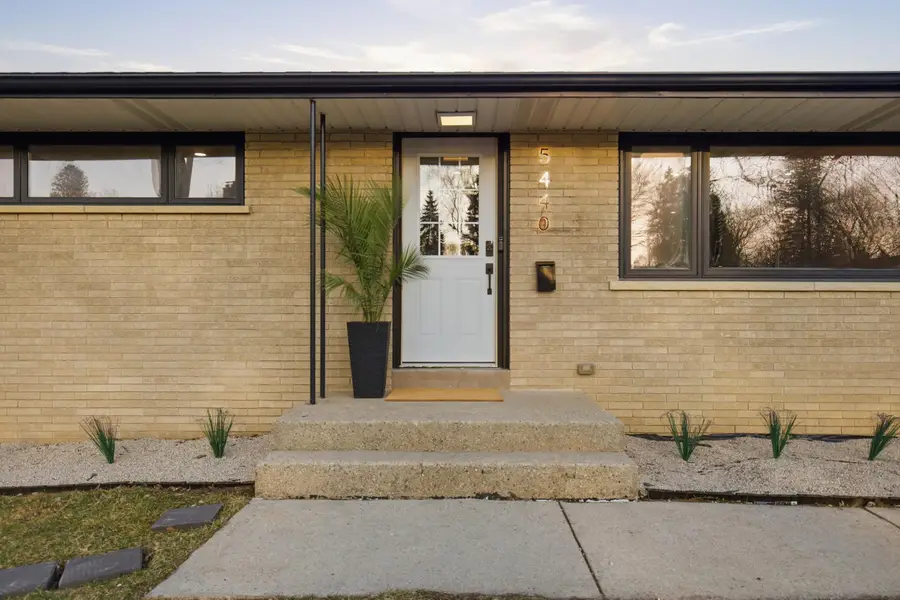 5440 N Navajo Ave, Glendale, WI 53217 - #2