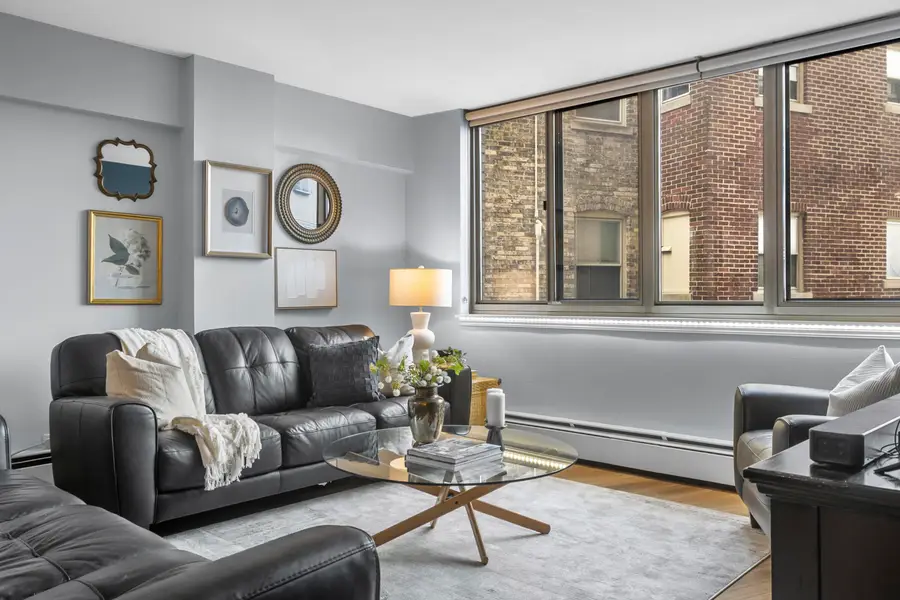 1919 N Summit Ave, Milwaukee, WI 53202 - #3