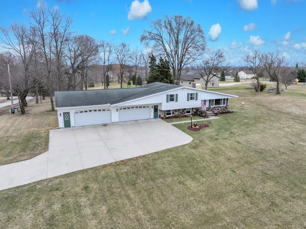 W8090 Thomaswood Trl, Lamartine, WI 54937 - #1